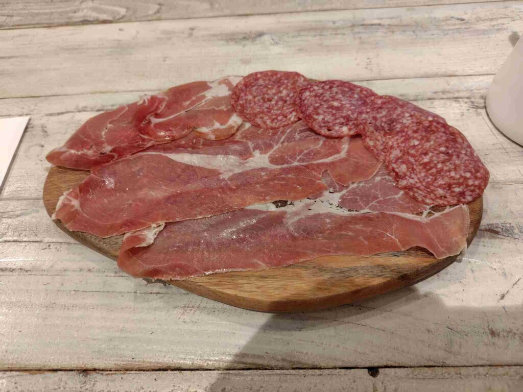 生ハムサラミ盛り合わせ