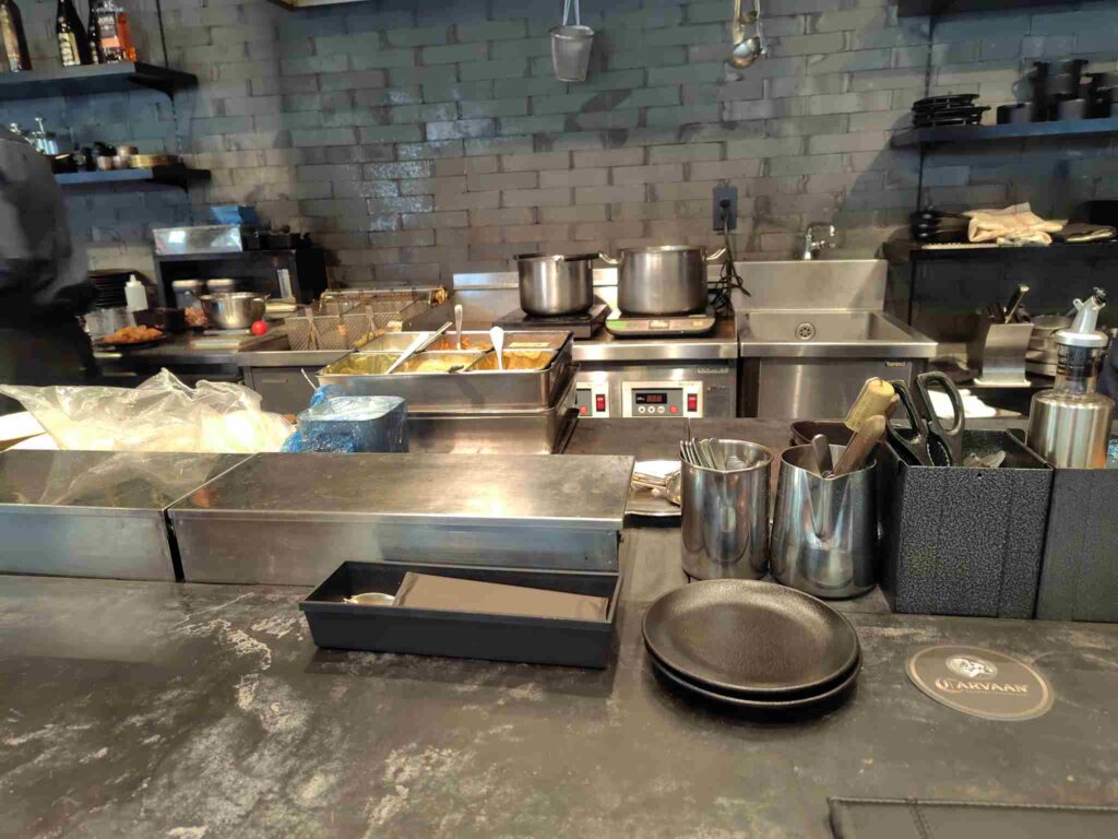 CARVAAN-Brewery_キッチン1