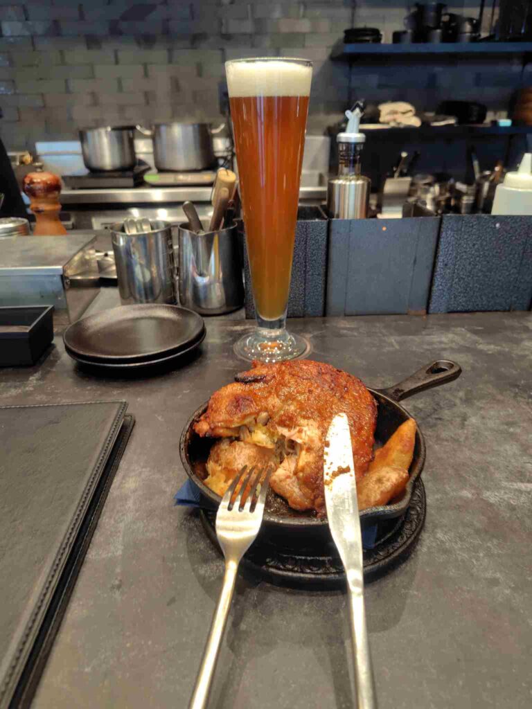 ハリッサチキンとビール