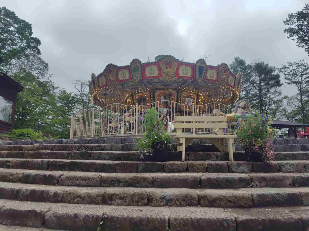 萌木の村_メリーゴーランド