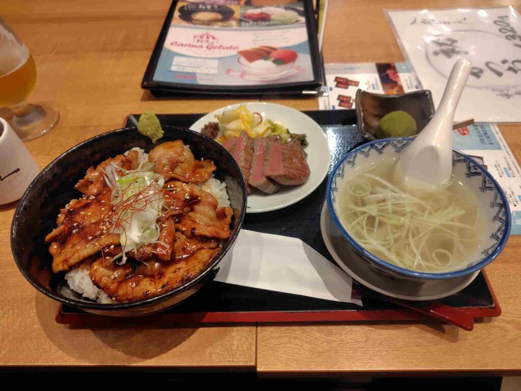 豚丼牛タン定食