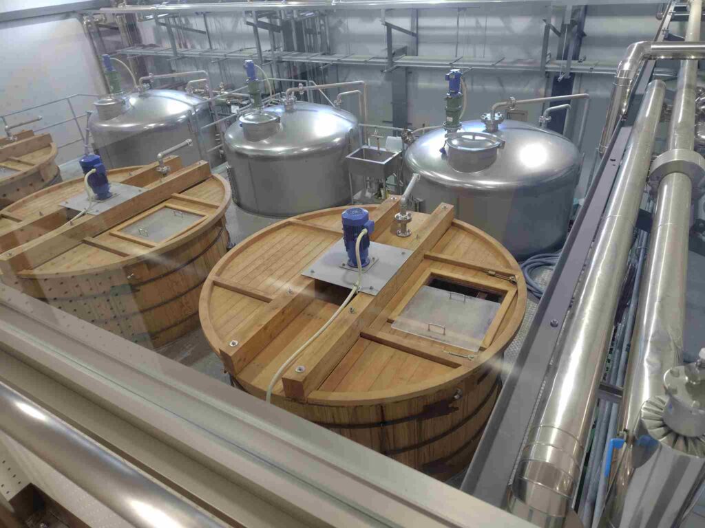 南信州ビール_ウイスキー熟成タンク