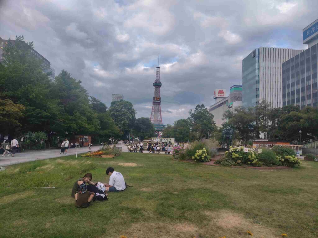 さっぽろテレビ塔大通り公園側