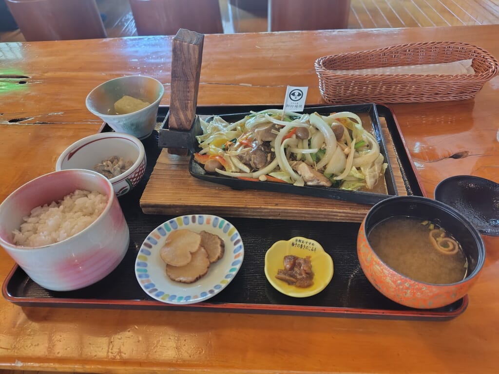 佐竹北家伝承季節野菜と若鶏の御狩場焼定食